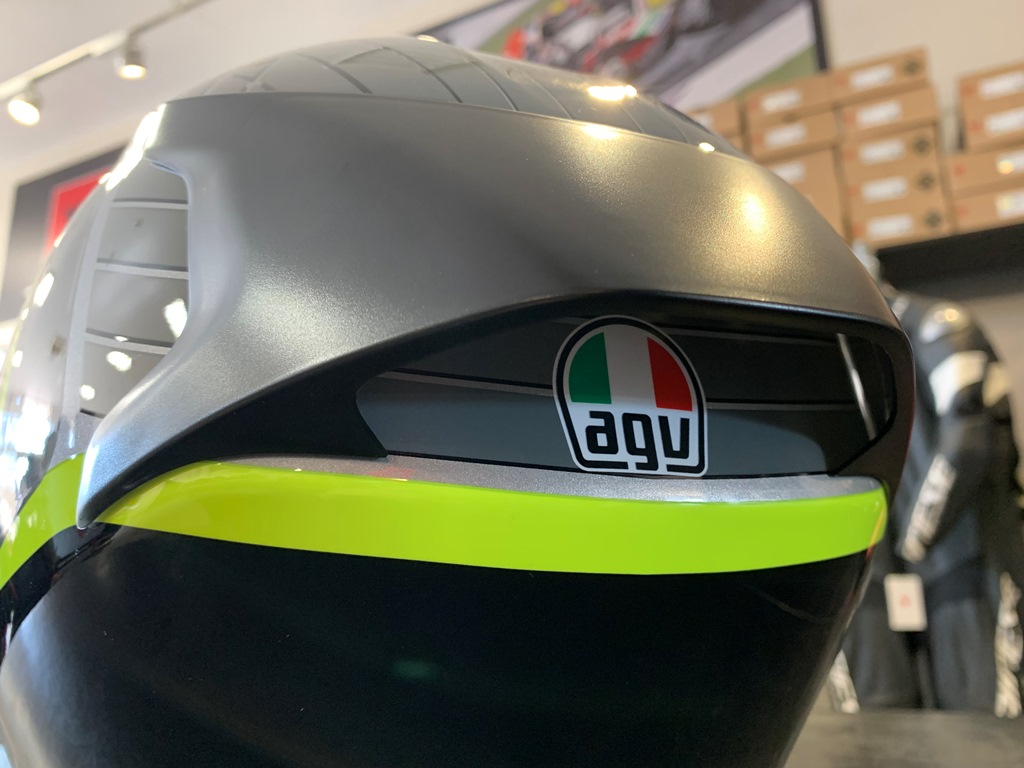 AGV フルフェイスヘルメット 青/緑 AGV フルフェイスヘルメット 青/緑 AGV 2022最新版】モデル別に